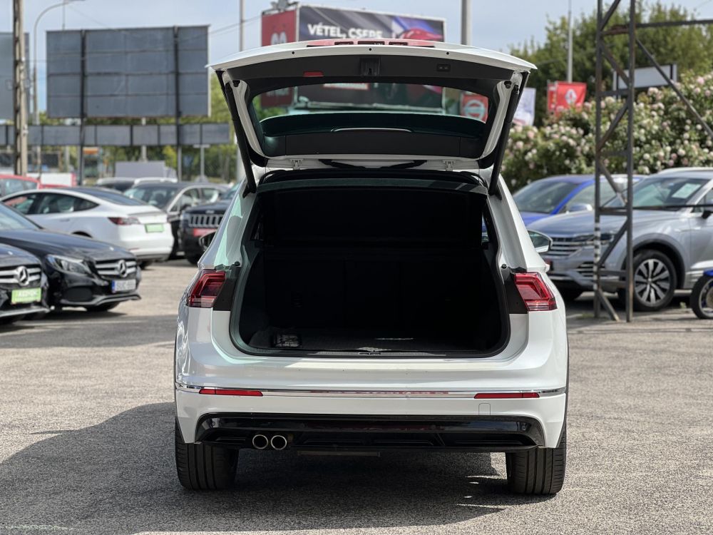 VOLKSWAGEN TIGUAN 2.0 TDI BMT SCR Highline 4Motion DSG R-line. dynaudio. panoráma tető. virtual cockpit. vezetett szervizkönyv!