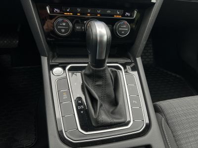 VOLKSWAGEN PASSAT VIII Variant 2.0 TDI SCR Business DSG Végig márkaszervizelt. LED Távtartó Ülésfűtés Navi Bluetooth MEGKÍMÉLT állapot!