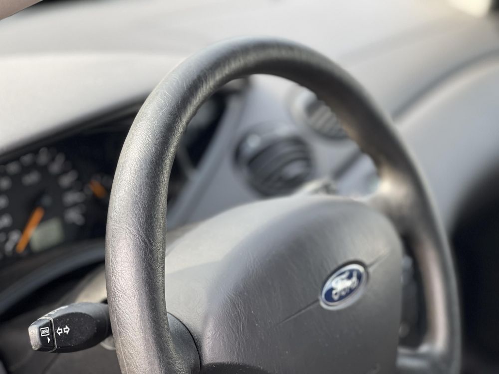 FORD FOCUS 1.4 Ambiente M.o.-i. 1.tul. Friss műszaki vizsga. Kifogástalan állapot!