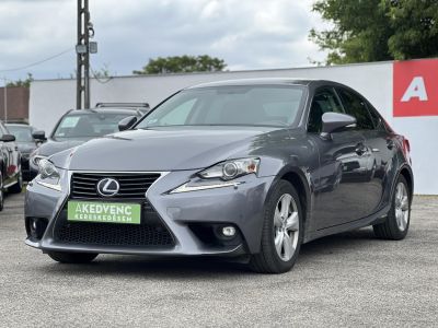 LEXUS IS 300h Comfort Leather&Navigation (Automata) Hybrid garancia Márkaszervizelt. Gyári fényezés. Téli-nyári gumi garnitúra!