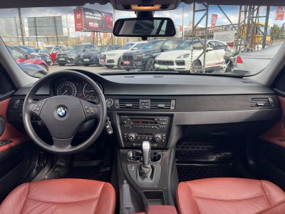 BMW 320d xDrive Touring (Automata) Bordó bőr belső.153e km. M.o.-i. panoráma tető ülésfűtés frissen szervizelt!