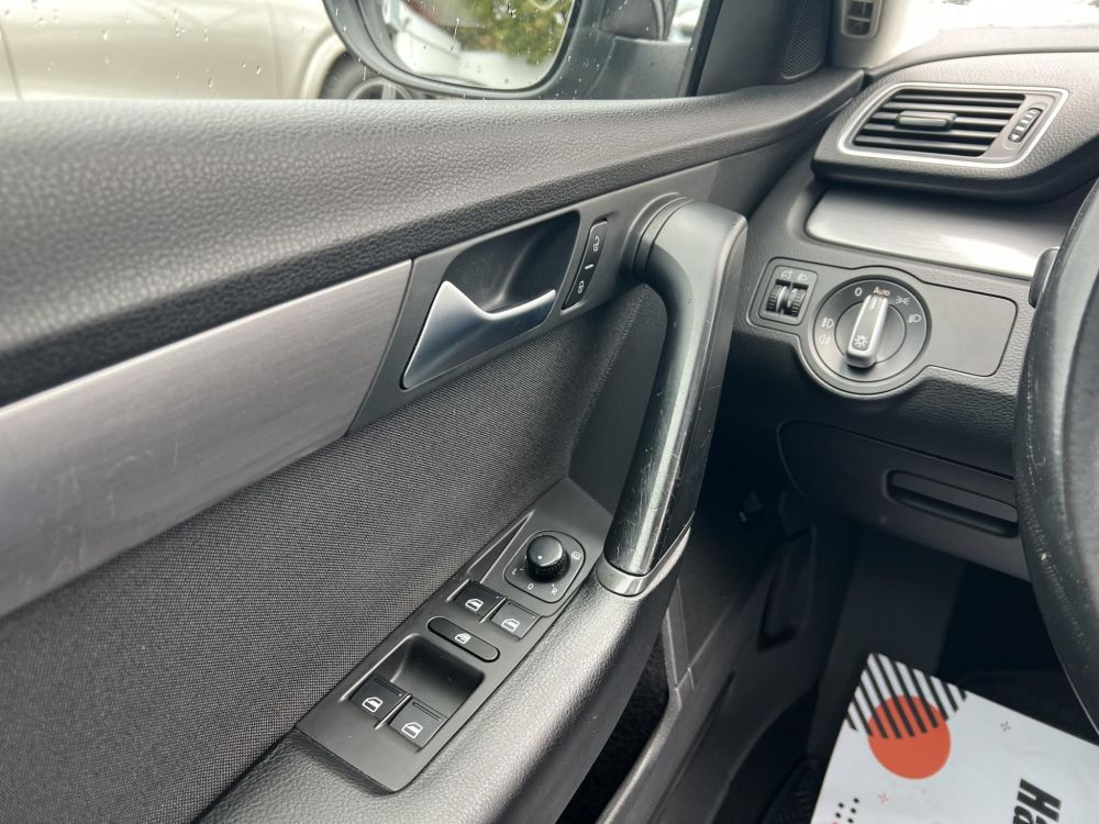 VOLKSWAGEN PASSAT VII Variant 1.6 CR TDI Comfortline BMT DSG M.o.-i. Panorámatető Tempomat Ülésfűtés Bluetooth Vezérlés cserélve!