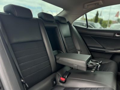 LEXUS IS 300h Comfort Leather&Navigation (Automata) Hybrid garancia Márkaszervizelt. Gyári fényezés. Téli-nyári gumi garnitúra!