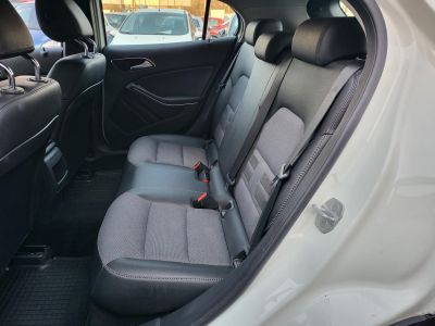 MERCEDES-BENZ GLA 180 d Style 7G-DCT M.o.-i. Bi-xenon Tempomat PDC Ülésfűtés Megkímélt! Szervizelt!