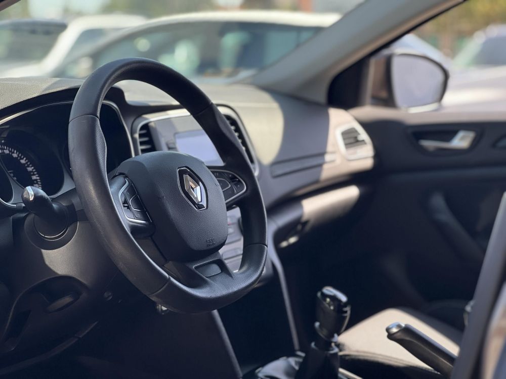 RENAULT MEGANE GrandCoupé 1.6 SCe Limited Magyarországi. 106e km Gyári fényezés Márkaszervizelt!