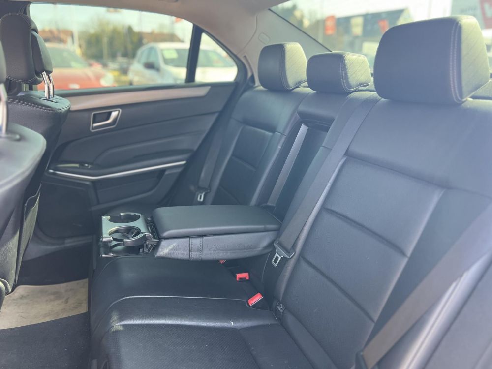 MERCEDES-BENZ E-OSZTÁLY E 200 Avantgarde (Automata) Napfénytető Ülésfűtés F1 váltó Bőr belső Ex taxi A LEGJOBB ÁRON!