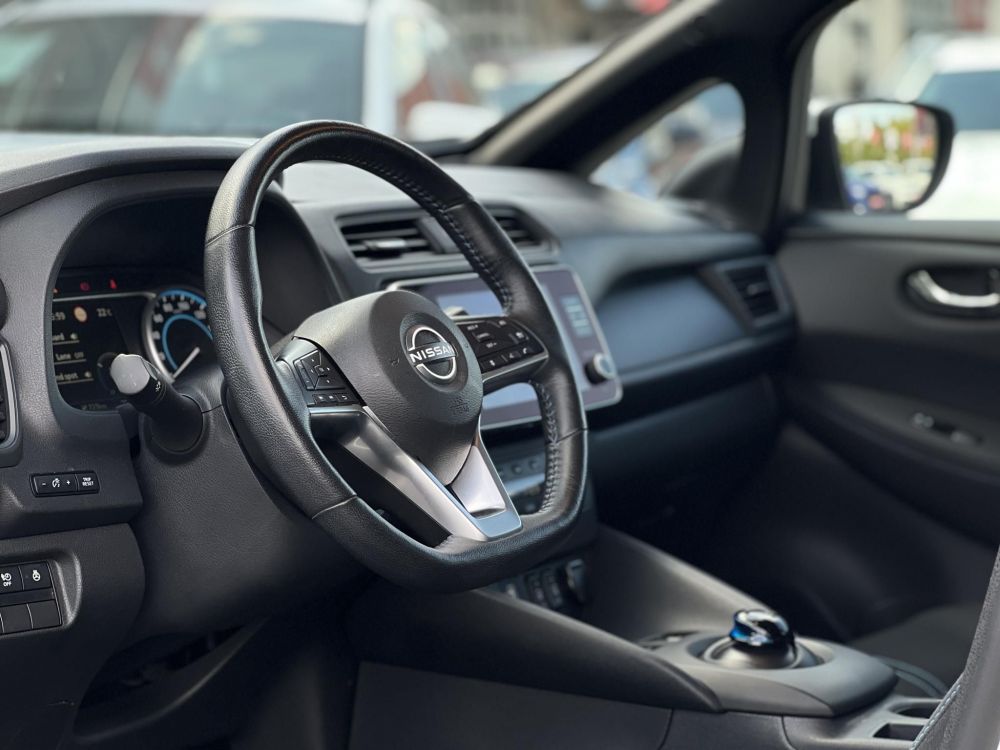 NISSAN LEAF Acenta 40kWh (Automata) 29e km. 270km hatótáv. keyless. 360 kamera. első-hátsó ülésfűtés. téli-nyári!