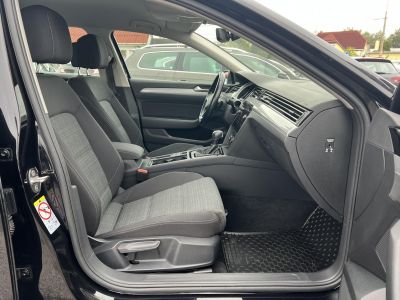 VOLKSWAGEN PASSAT VIII Variant 2.0 TDI SCR Business DSG Végig márkaszervizelt. LED Távtartó Ülésfűtés Navi Bluetooth MEGKÍMÉLT állapot!