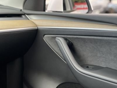 TESLA MODEL Y RWD (Automata) 87e km. LFP akku. Ryzen processzor. 2031-ig garanciális. téli-nyári kerékszett!