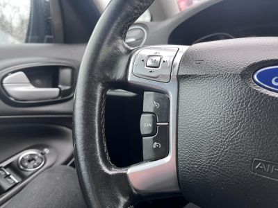 FORD S-MAX 2.0 TDCi Business Powershift Tempomat. fűthető ülések. navigáció. téli-nyári kerékszett