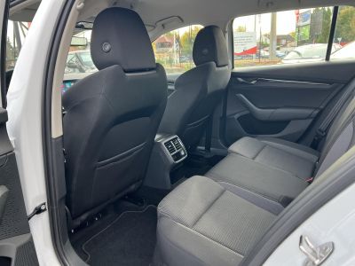 SKODA OCTAVIA Combi 1.4 TSI pHEV Ambition DSG 22e km. LED Tempomat Carplay Sávtartó Ülésfűtés Kormányfűtés Virtual Cockpit