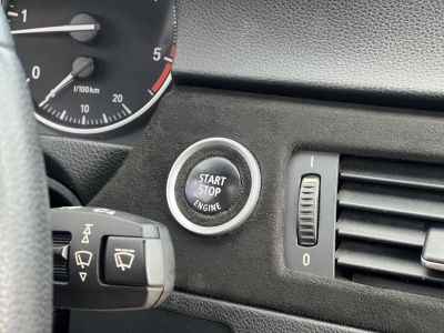 BMW 320d xDrive Touring (Automata) Bordó bőr belső.153e km. M.o.-i. panoráma tető ülésfűtés frissen szervizelt!