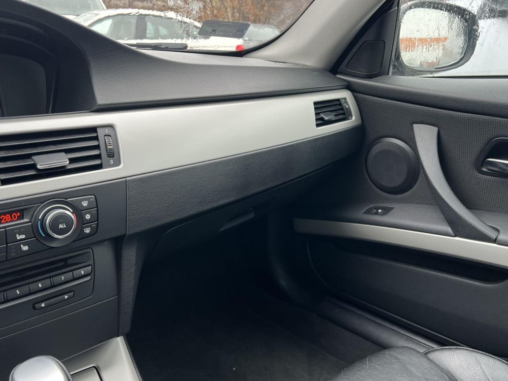 BMW 325i (Automata) Xenon Tempomat Ülésfűtés Bluetooth Navi PDC Friss vizsga!