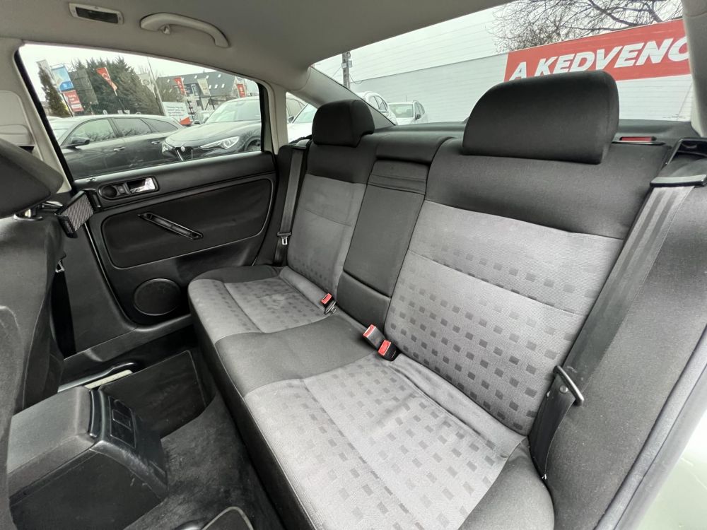 VOLKSWAGEN PASSAT 1.6 Comfortline Business