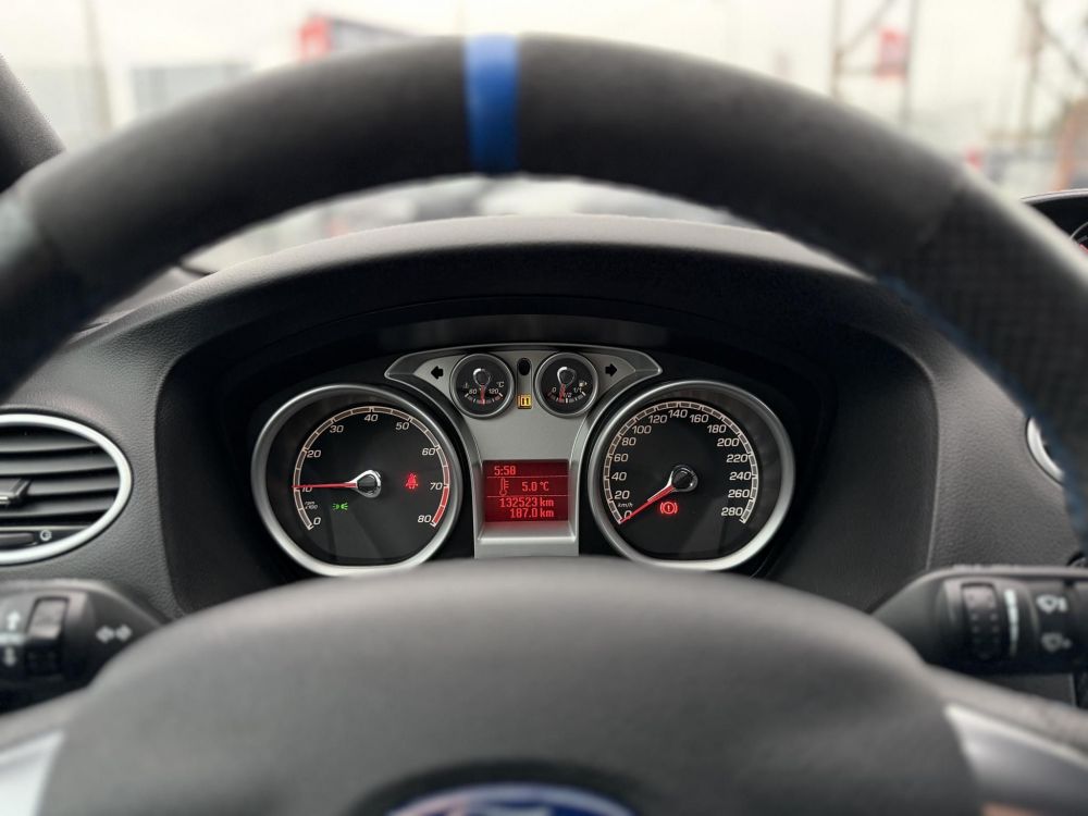 FORD FOCUS RS 2.5 T Értékes kiegészítőkkel