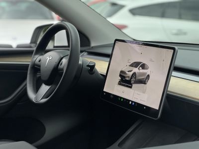 TESLA MODEL Y Long Range AWD (Automata) AMD Ryzen. hőszivattyú. mátrix LED. premium hifi