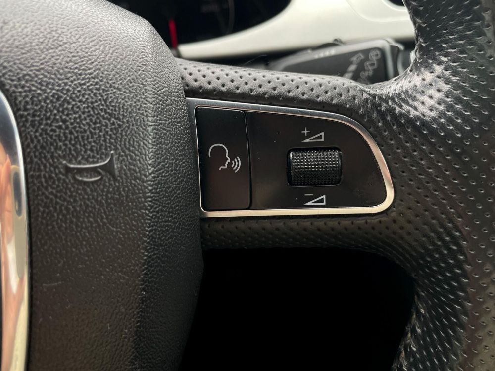 AUDI A4 Avant 2.0 TDI DPF S-line Klíma Tempomat Bluetooth Navi 6 sebességes!