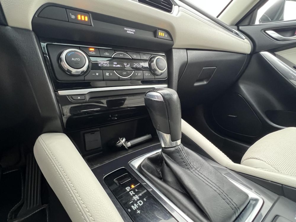 MAZDA 6 Sportkombi 2.2 CD Revolution Top (Automata) Sávtartó Head-up Napfénytető Fehér bőr Tolatókamera F1 Váltó!