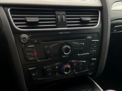 AUDI A4 Avant 2.0 TDI DPF S-line Klíma Tempomat Bluetooth Navi 6 sebességes!