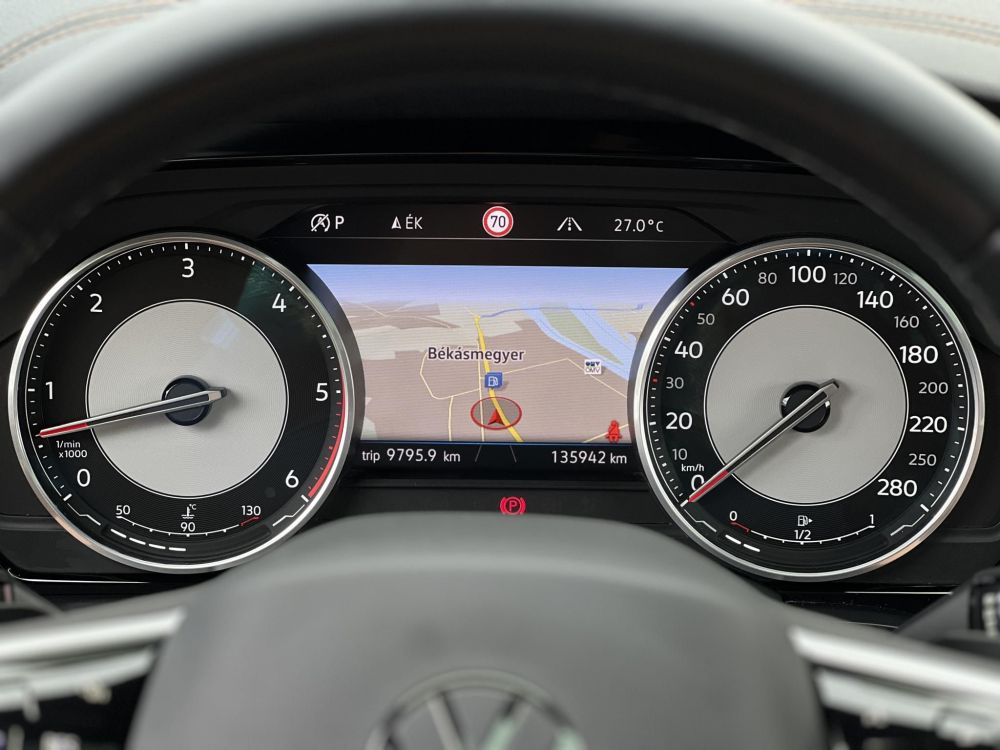 VOLKSWAGEN TOUAREG 3.0 V6 TDI Atmosphere Tiptronic ic 135e km. M.o.-i. magasan felszerelt. márkaszervizelt előélet!