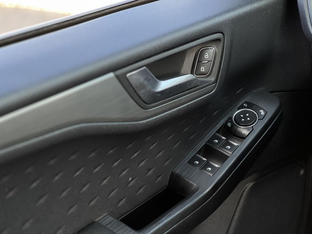FORD KUGA 2.5 PHEV Titanium CVT 70 km elektromos hatótáv. ülés-kormányfűtés. kamera. CARPLAY!