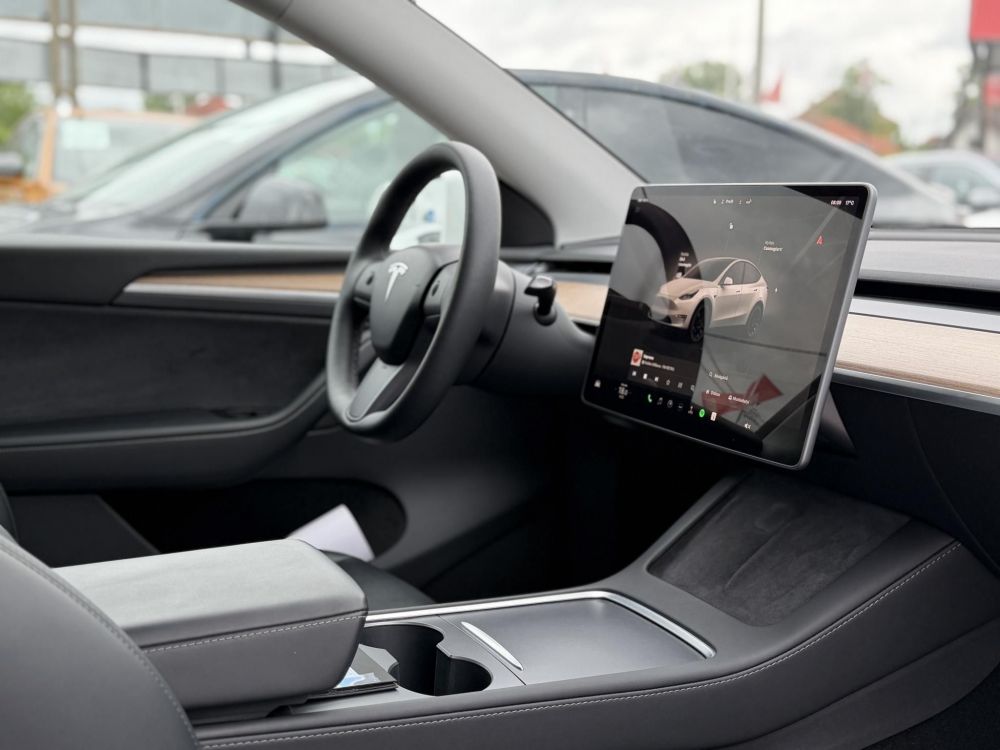 TESLA MODEL Y Performance AWD (Automata) 45e km. AMD Ryzen. mátrix LED. hőszivattyú. teljeskörű garancia!