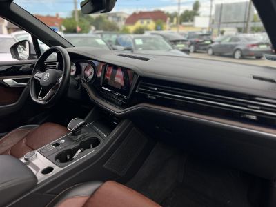 VOLKSWAGEN TOUAREG 3.0 V6 TDI Atmosphere Tiptronic ic 135e km. M.o.-i. magasan felszerelt. márkaszervizelt előélet!