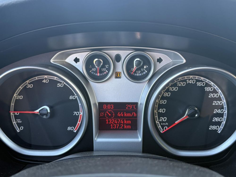 FORD FOCUS RS 2.5 T Értékes kiegészítőkkel