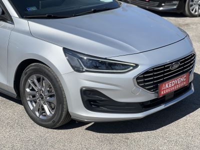 FORD FOCUS 1.5 EcoBlue Titanium LED. CarPlay. Állófűtés. Vonóhorog. Téli csomag!