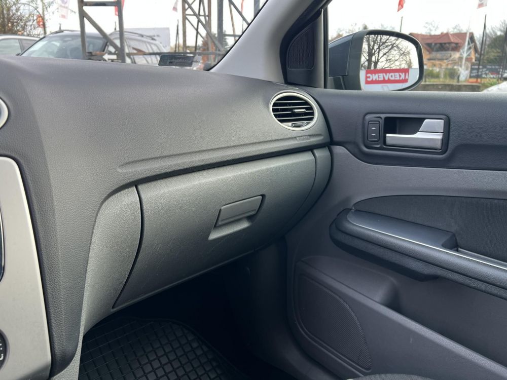FORD FOCUS 1.6 Ghia (Automata) Klíma Tempomat Téli-nyári garnitúra!