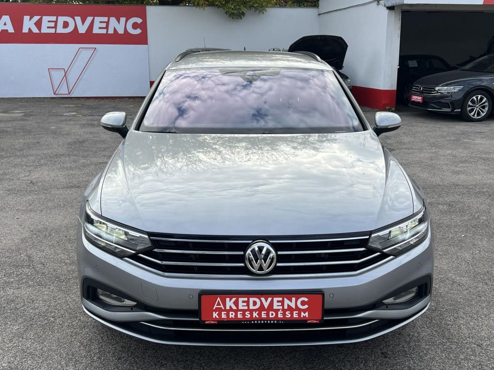 VOLKSWAGEN PASSAT VIII Variant 1.5 TSI ACT Business DSG 109e km. LED Távtartó Kamera Navi Ülésfűtés Bluetooth Téli-nyári kerék!