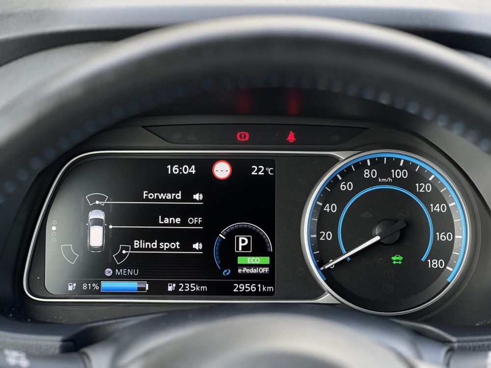 NISSAN LEAF Acenta 40kWh (Automata) 29e km. 270km hatótáv. keyless. 360 kamera. első-hátsó ülésfűtés. téli-nyári!