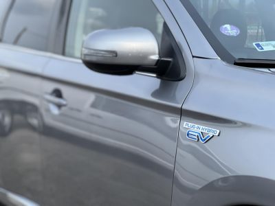 MITSUBISHI OUTLANDER 2.4 PHEV Instyle Premium 4WD CVT Magasan felszerelt. akár 40km elektromos hatótáv!