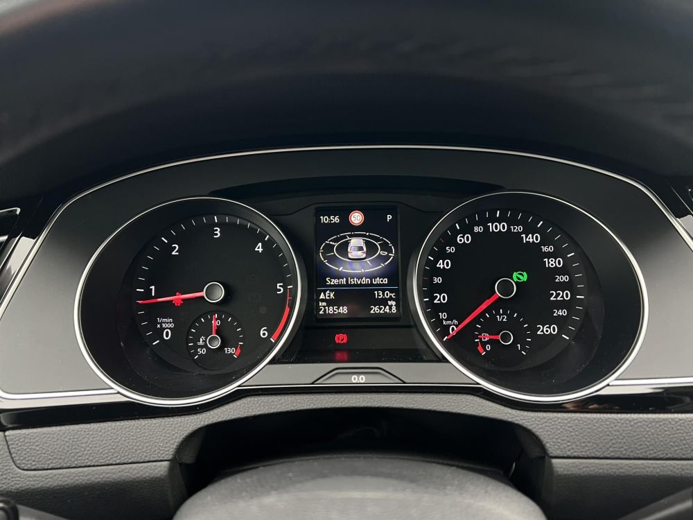 VOLKSWAGEN PASSAT VIII Variant 2.0 TDI SCR Business DSG Végig márkaszervizelt. LED Távtartó Ülésfűtés Navi Bluetooth MEGKÍMÉLT állapot!