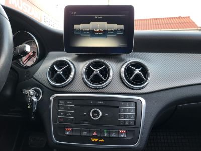 MERCEDES-BENZ GLA 180 d Style 7G-DCT M.o.-i. Bi-xenon Tempomat PDC Ülésfűtés Megkímélt! Szervizelt!