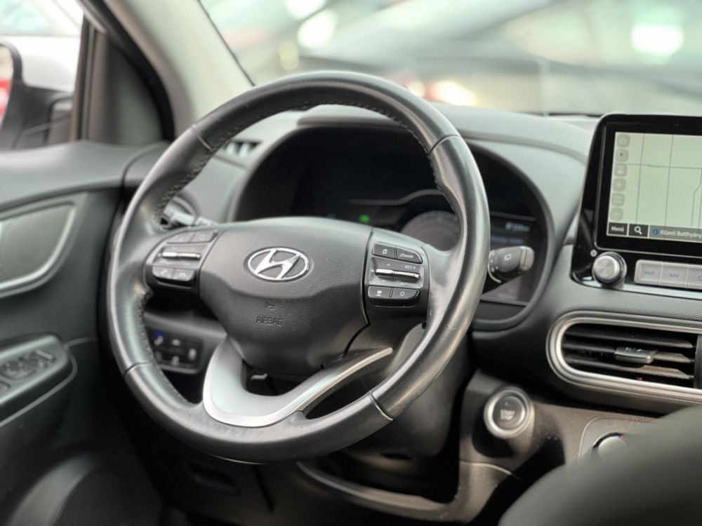 HYUNDAI KONA EV 64kWh Style 100% akku. HUD. sávtartó. CarPlay. 400km hatótáv!