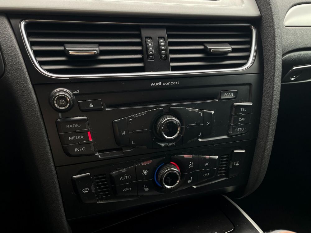 AUDI A4 Avant 2.0 TDI DPF S-line Klíma Tempomat Bluetooth Navi 6 sebességes!