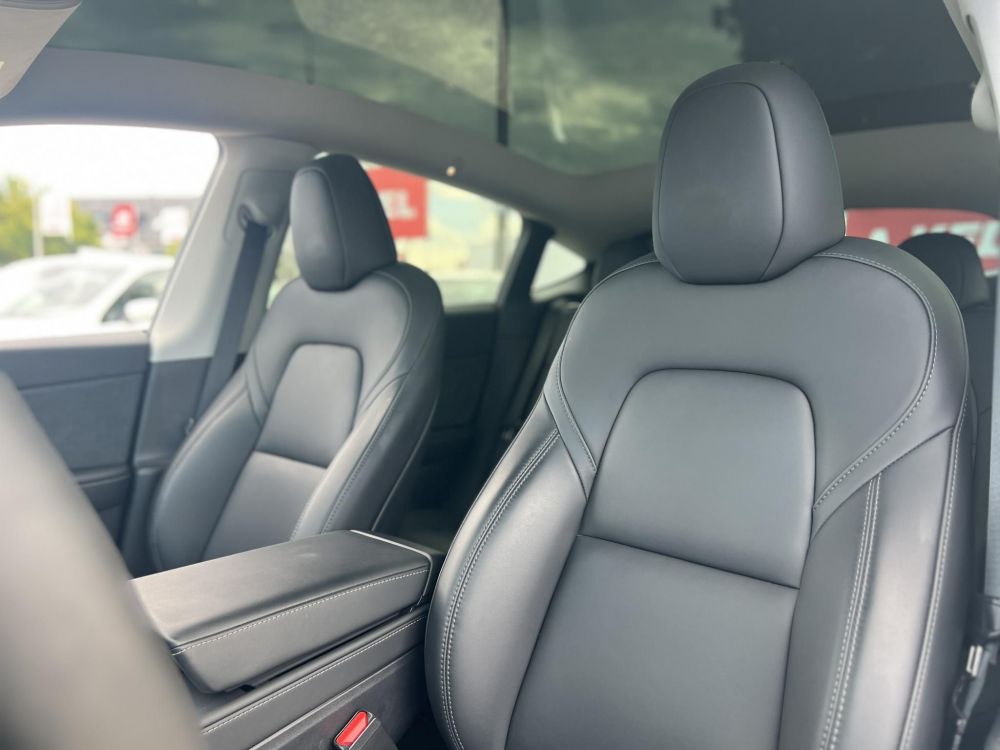 TESLA MODEL Y RWD (Automata) 87e km. LFP akku. Ryzen processzor. 2031-ig garanciális. téli-nyári kerékszett!
