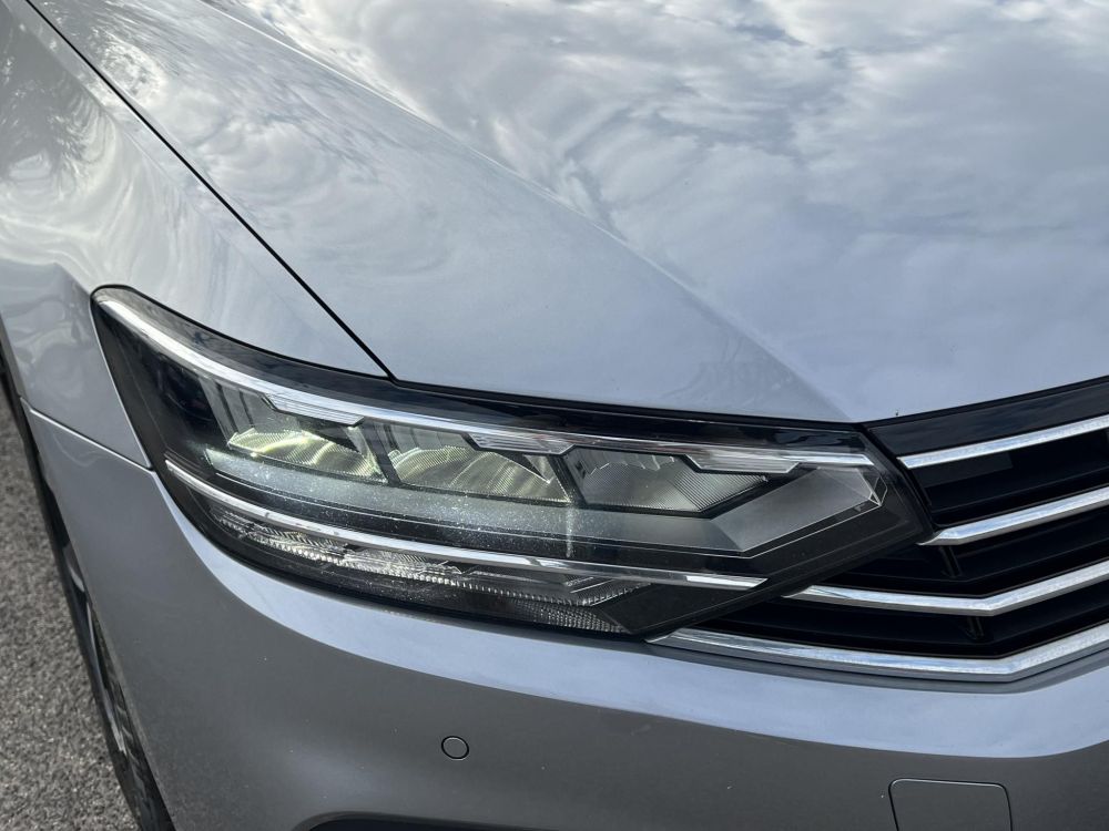 VOLKSWAGEN PASSAT VIII Variant 1.5 TSI ACT Business DSG 109e km. LED Távtartó Kamera Navi Ülésfűtés Bluetooth Téli-nyári kerék!