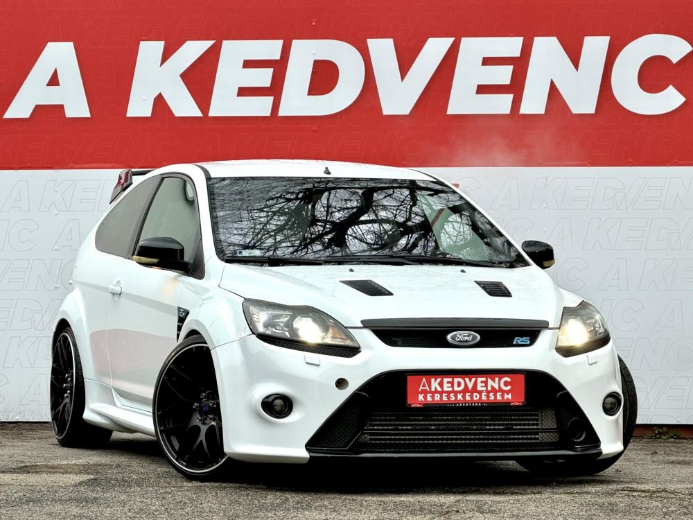 FORD FOCUS RS 2.5 T Értékes kiegészítőkkel