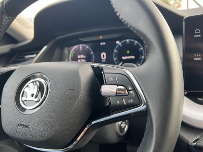 SKODA OCTAVIA Combi 1.4 TSI pHEV Ambition DSG 22e km. LED Tempomat Carplay Sávtartó Ülésfűtés Kormányfűtés Virtual Cockpit