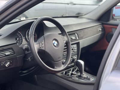 BMW 320d xDrive Touring (Automata) Bordó bőr belső.153e km. M.o.-i. panoráma tető ülésfűtés frissen szervizelt!