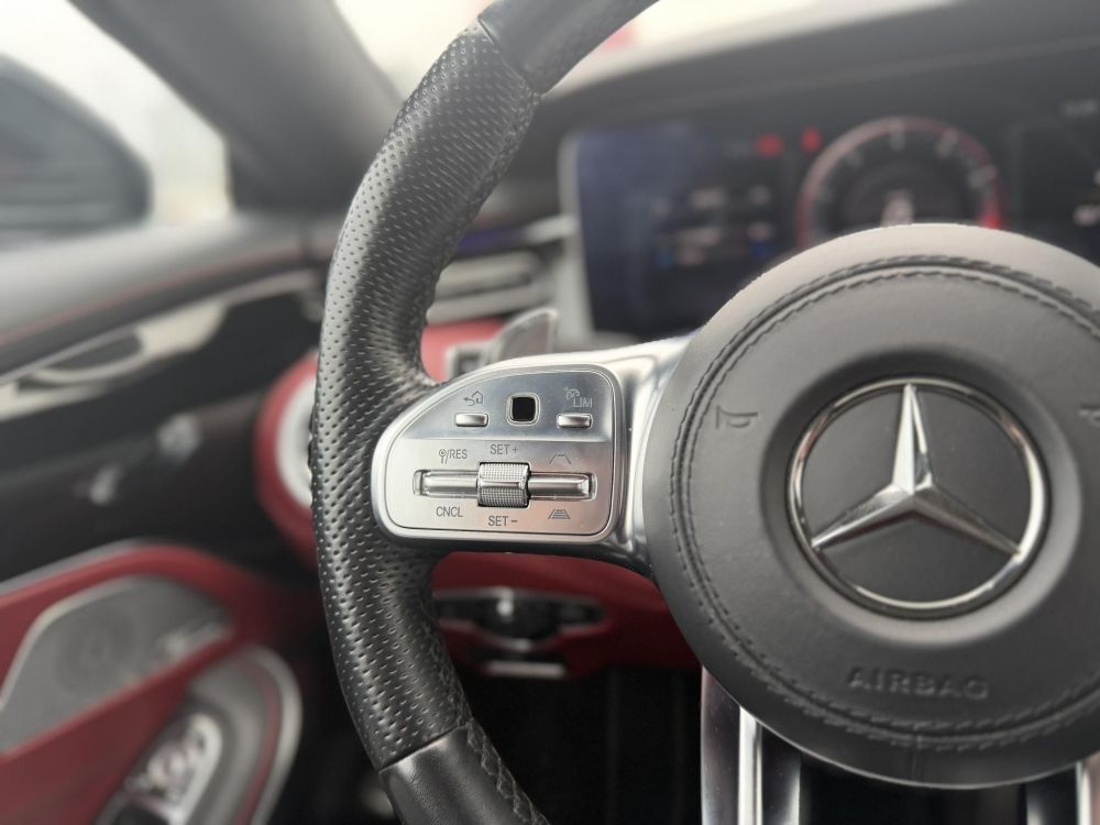 MERCEDES-AMG S 63 4Matic+ 9G-TRONIC 46e km. MAGIC SKY CONTROL. Újszerű állapot. Designo belső!