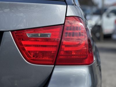 BMW 320d xDrive Touring (Automata) Bordó bőr belső.153e km. M.o.-i. panoráma tető ülésfűtés frissen szervizelt!