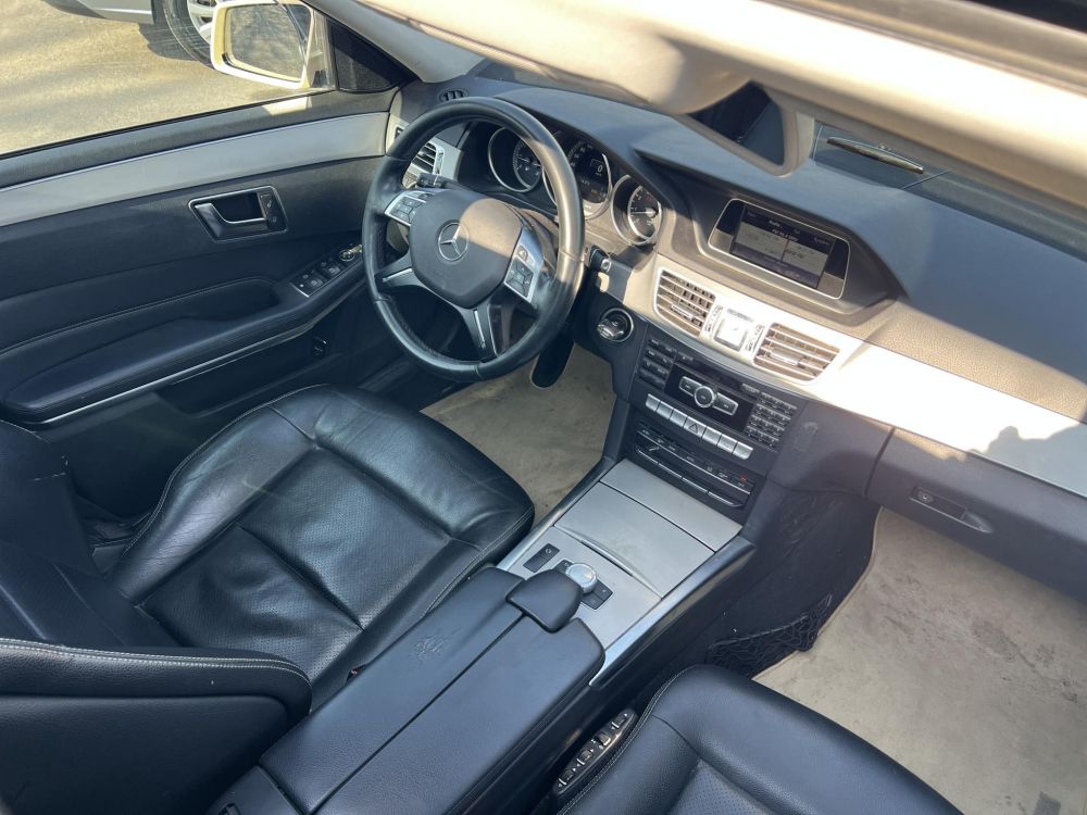 MERCEDES-BENZ E-OSZTÁLY E 200 Avantgarde (Automata) Napfénytető Ülésfűtés F1 váltó Bőr belső Ex taxi A LEGJOBB ÁRON!