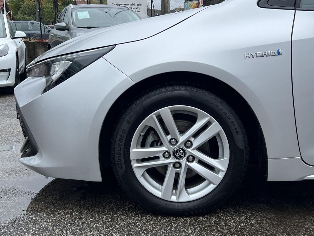 TOYOTA COROLLA 1.8 Hybrid Comfort Business e-CVT 80e km. tempomat. navigáció. ülésfűtés. kamera. digitklíma. 2 gyári kulcs!