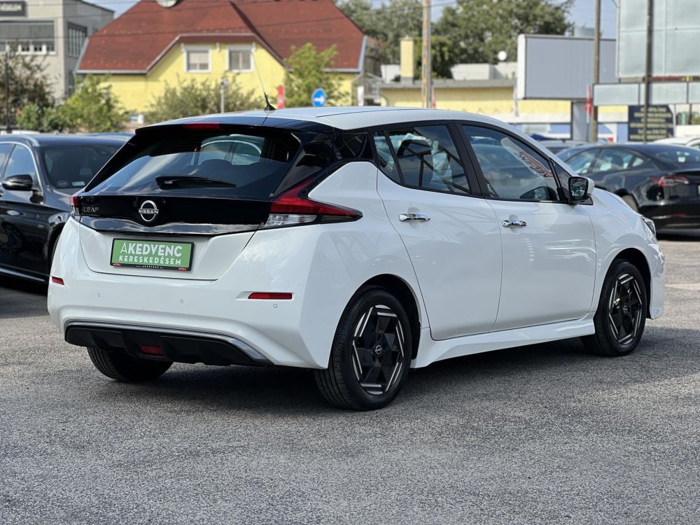 NISSAN LEAF Acenta 40kWh (Automata) 29e km. 270km hatótáv. keyless. 360 kamera. első-hátsó ülésfűtés. téli-nyári!