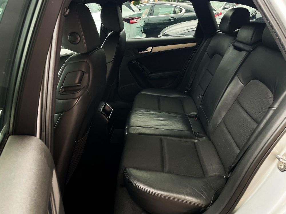 AUDI A4 Avant 2.0 TDI DPF S-line Klíma Tempomat Bluetooth Navi 6 sebességes!