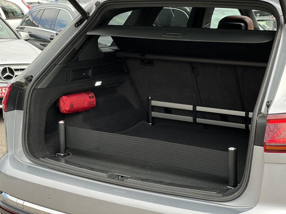 VOLKSWAGEN TOUAREG 3.0 V6 TDI Atmosphere Tiptronic ic 135e km. M.o.-i. magasan felszerelt. márkaszervizelt előélet!