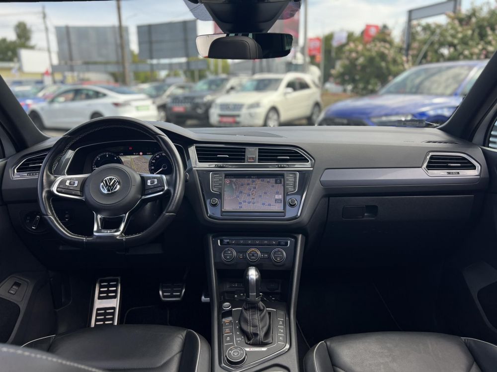 VOLKSWAGEN TIGUAN 2.0 TDI BMT SCR Highline 4Motion DSG R-line. dynaudio. panoráma tető. virtual cockpit. vezetett szervizkönyv!